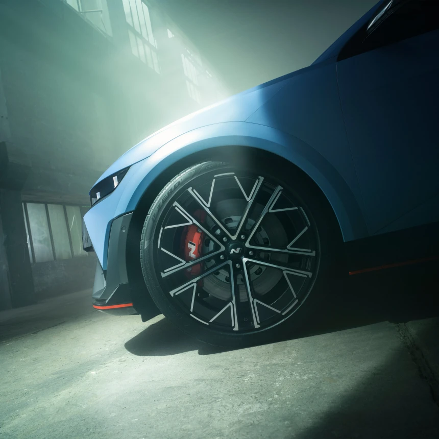 15-ioniq5n-exterior-static-warehouse-detail-wheel_48d89f491386525244113fb4a31c75cd
