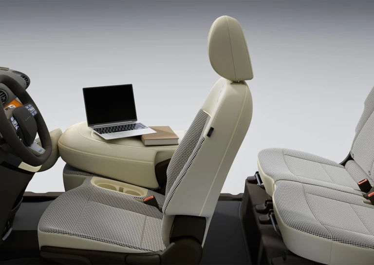 hyundai-inster-2024-interior-roominess-03_fcec36b56f3bf25f05f8d9b54ba9fdd0