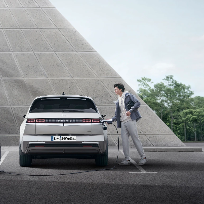 hyundai-ioniq-5-exterior-2024-global-key-visual-16_b0f60a002c5af3506881e98b79cfed15